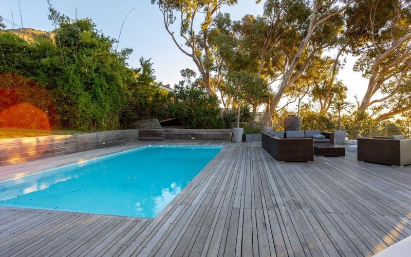 8 Bedroom Property for Sale in Llandudno Western Cape